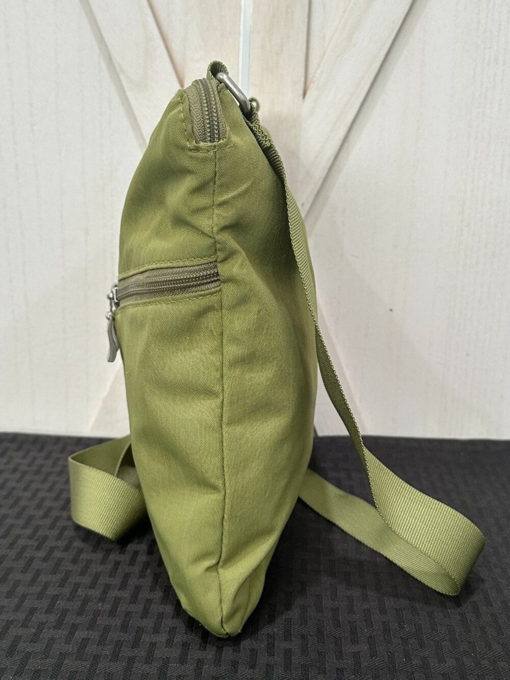 Baggallini Horizon Lightweight Nylon Crossbody Bag in Olive - Picture 5 of 8